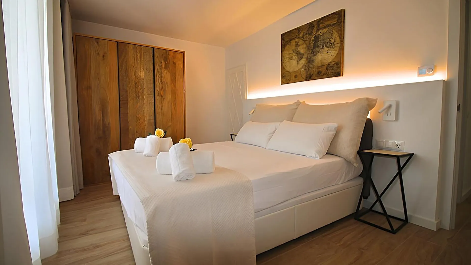 Our Penthouse With Jacuzzi Close To Paseo De Gracia Barcelona Hiszpania
