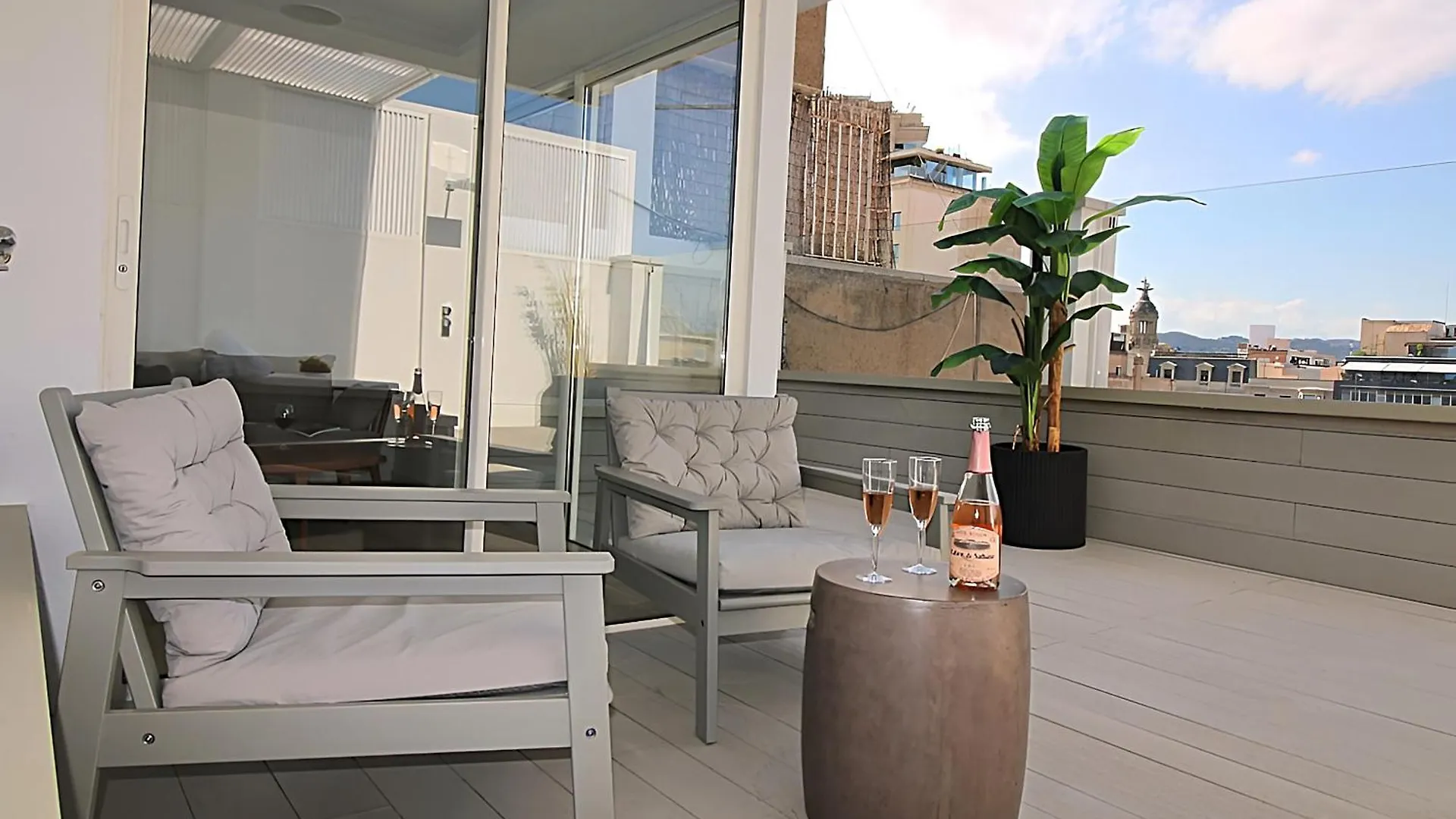 Our Penthouse With Jacuzzi Close To Paseo De Gracia Barcelona Hiszpania