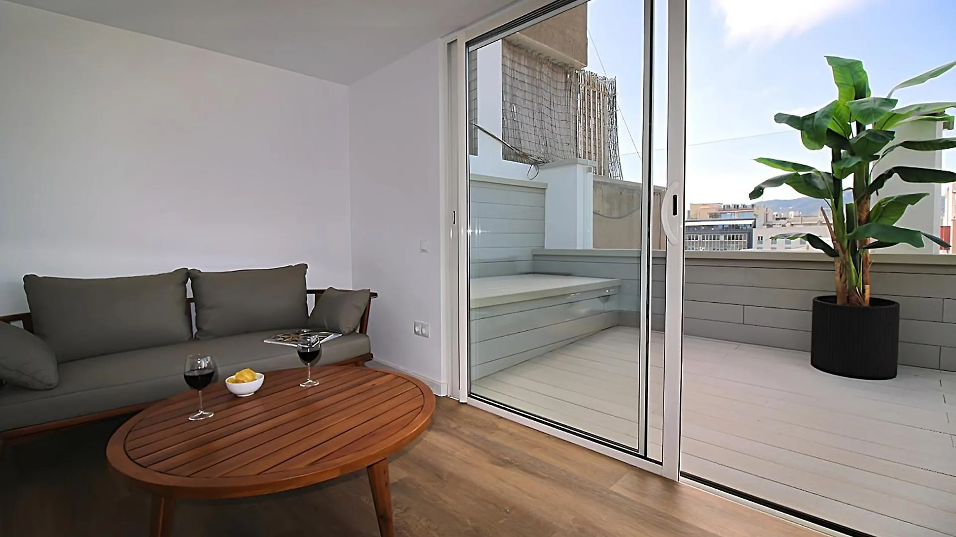 Our Penthouse With Jacuzzi Close To Paseo De Gracia Barcelona
