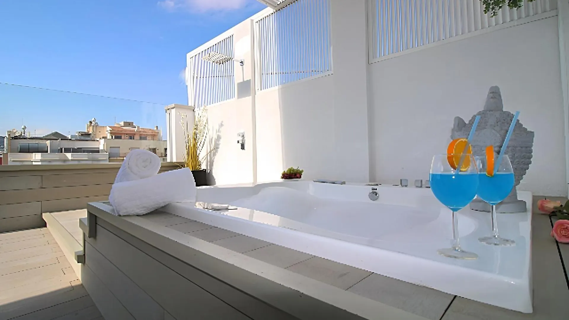 Apartament Our Penthouse With Jacuzzi Close To Paseo De Gracia Barcelona