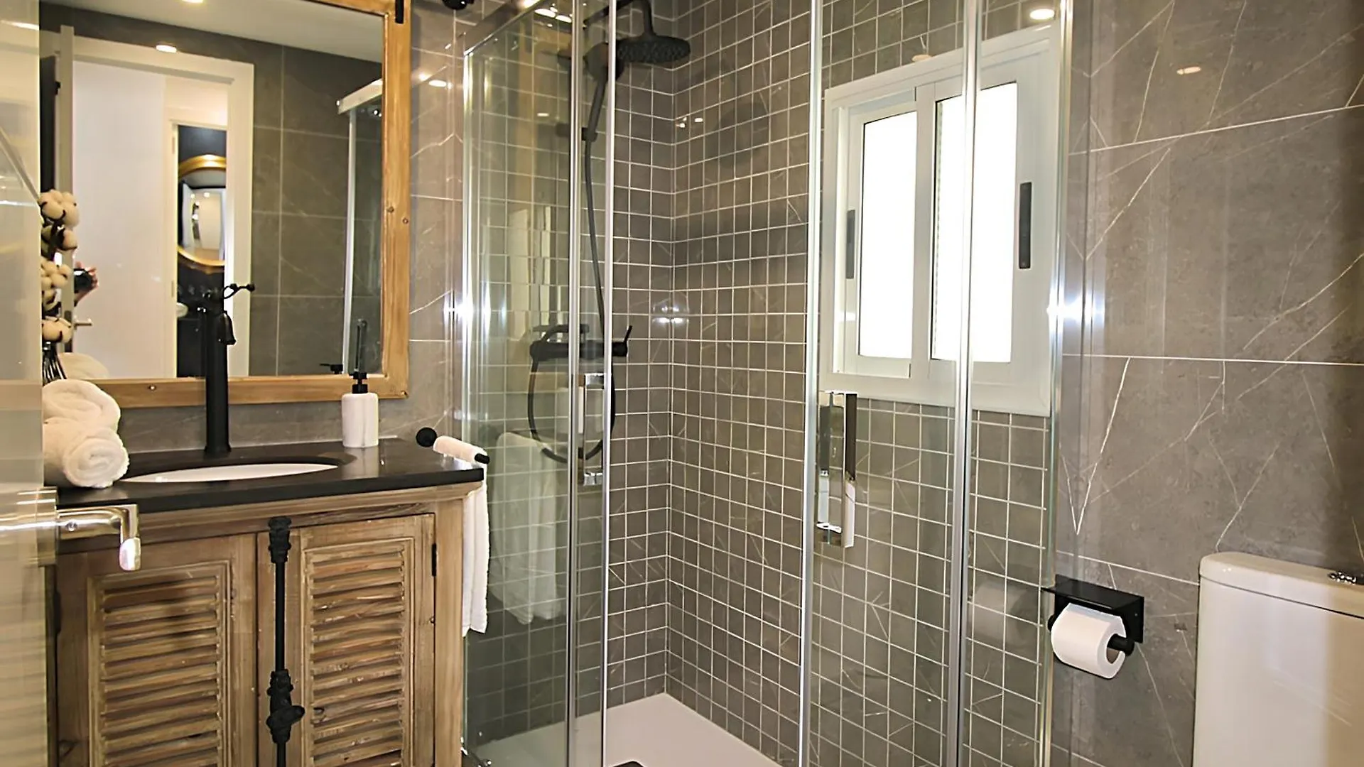 Our Penthouse With Jacuzzi Close To Paseo De Gracia Barcelona 0*,  Hiszpania