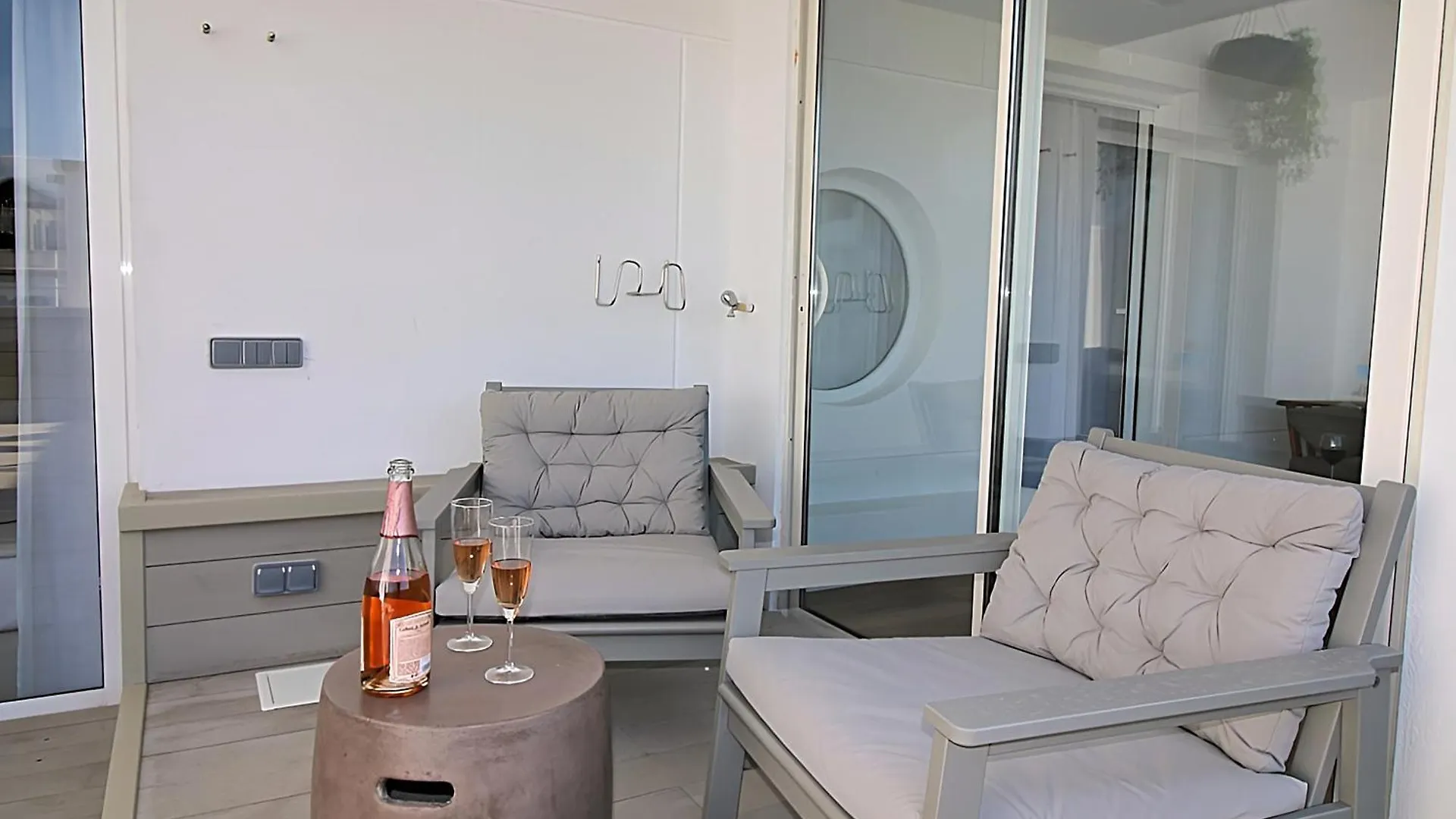 Our Penthouse With Jacuzzi Close To Paseo De Gracia Barcelona