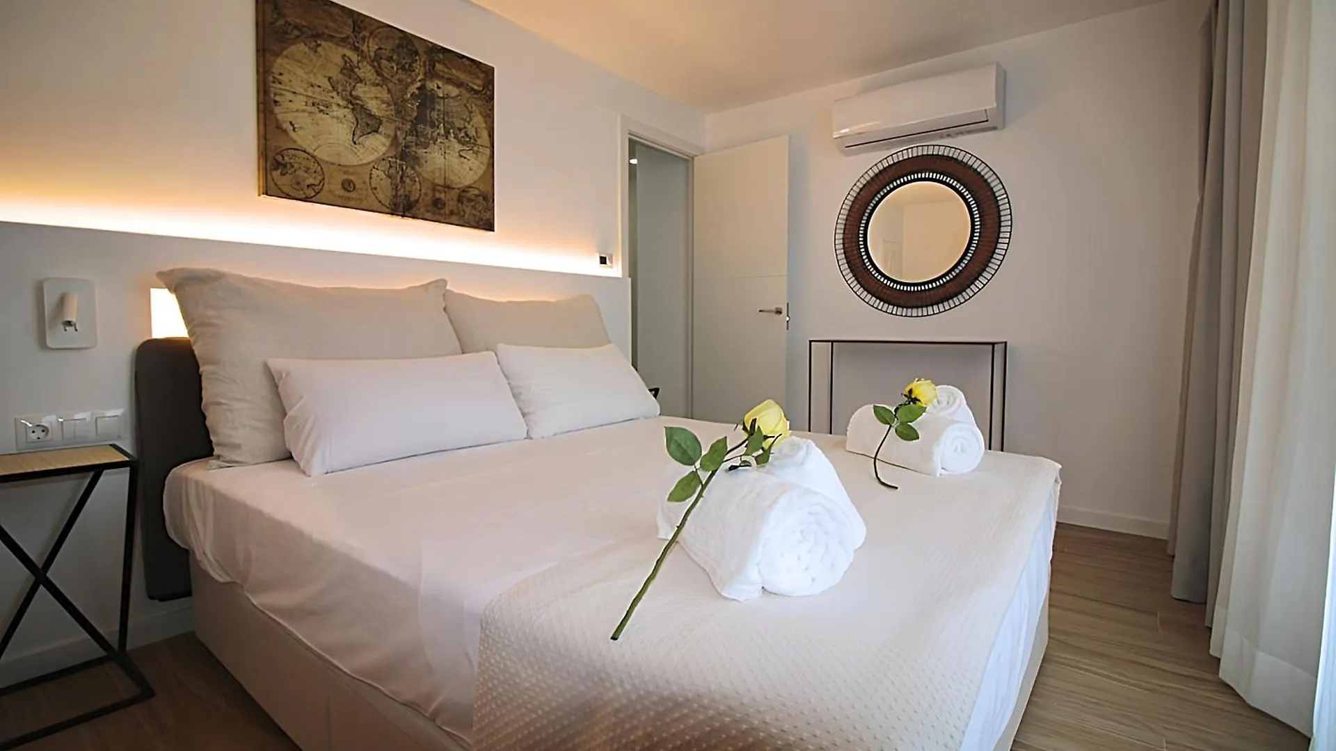 Our Penthouse With Jacuzzi Close To Paseo De Gracia Barcelona