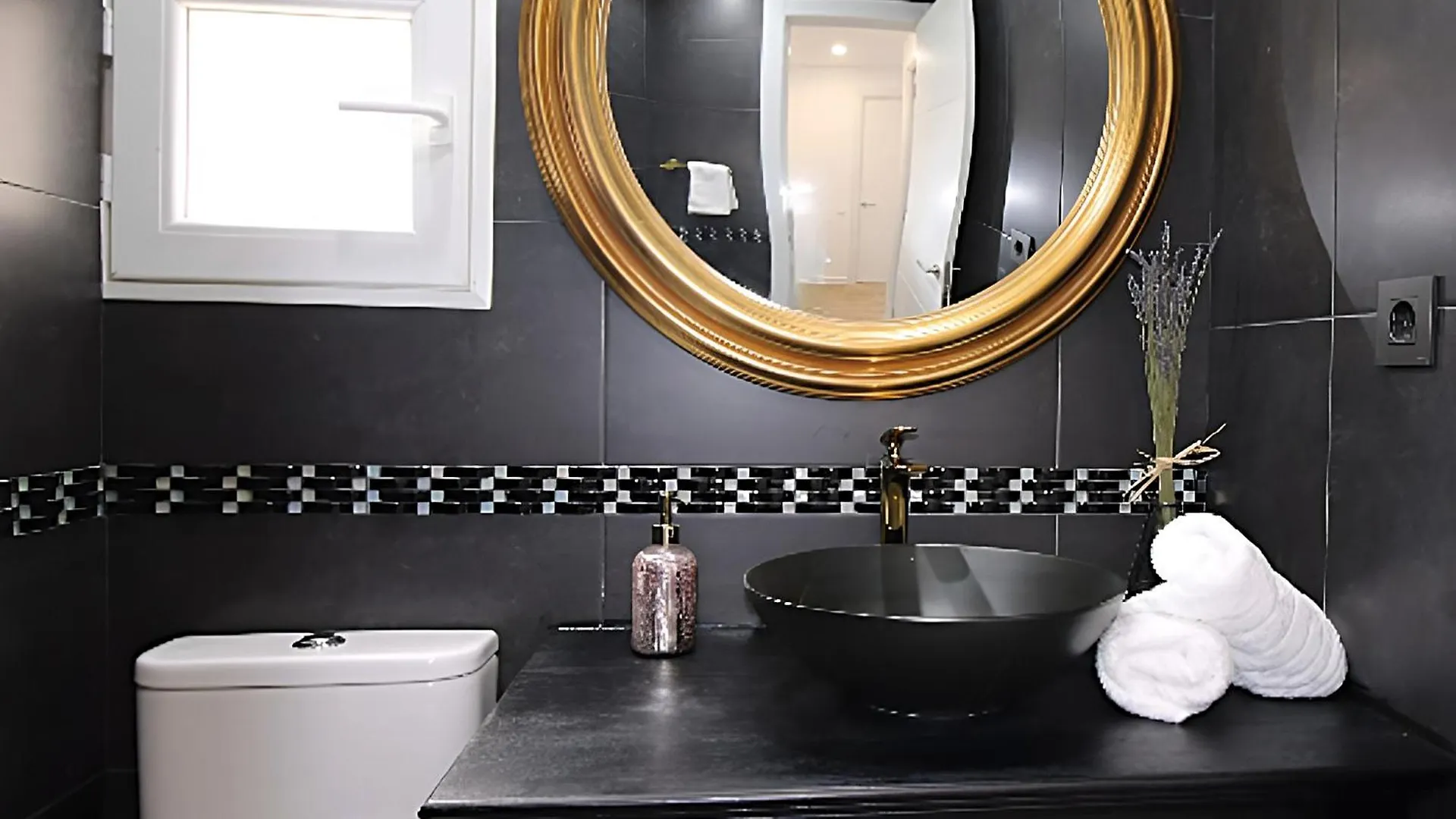 Our Penthouse With Jacuzzi Close To Paseo De Gracia Barcelona