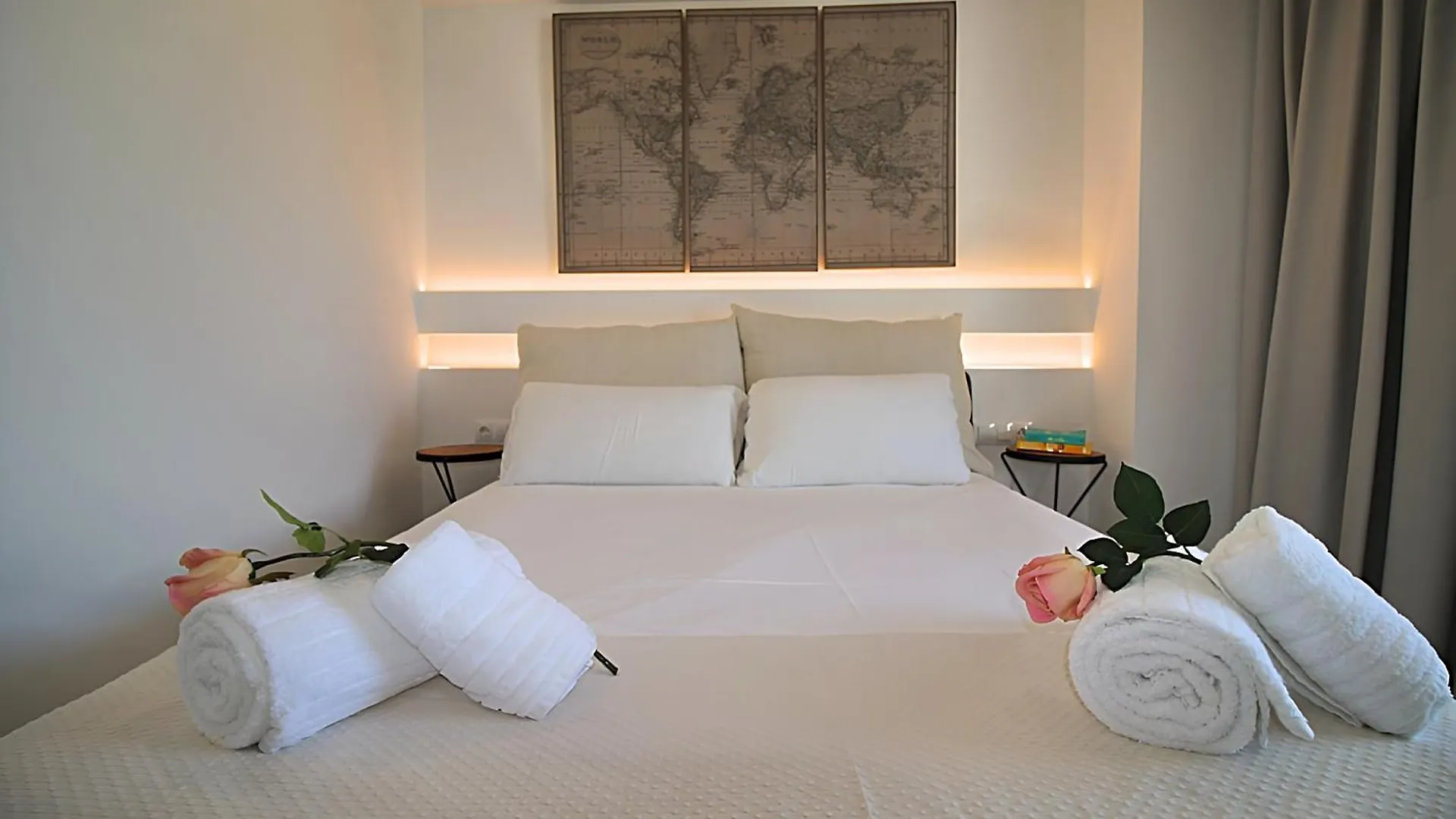 Apartament Our Penthouse With Jacuzzi Close To Paseo De Gracia Barcelona Hiszpania