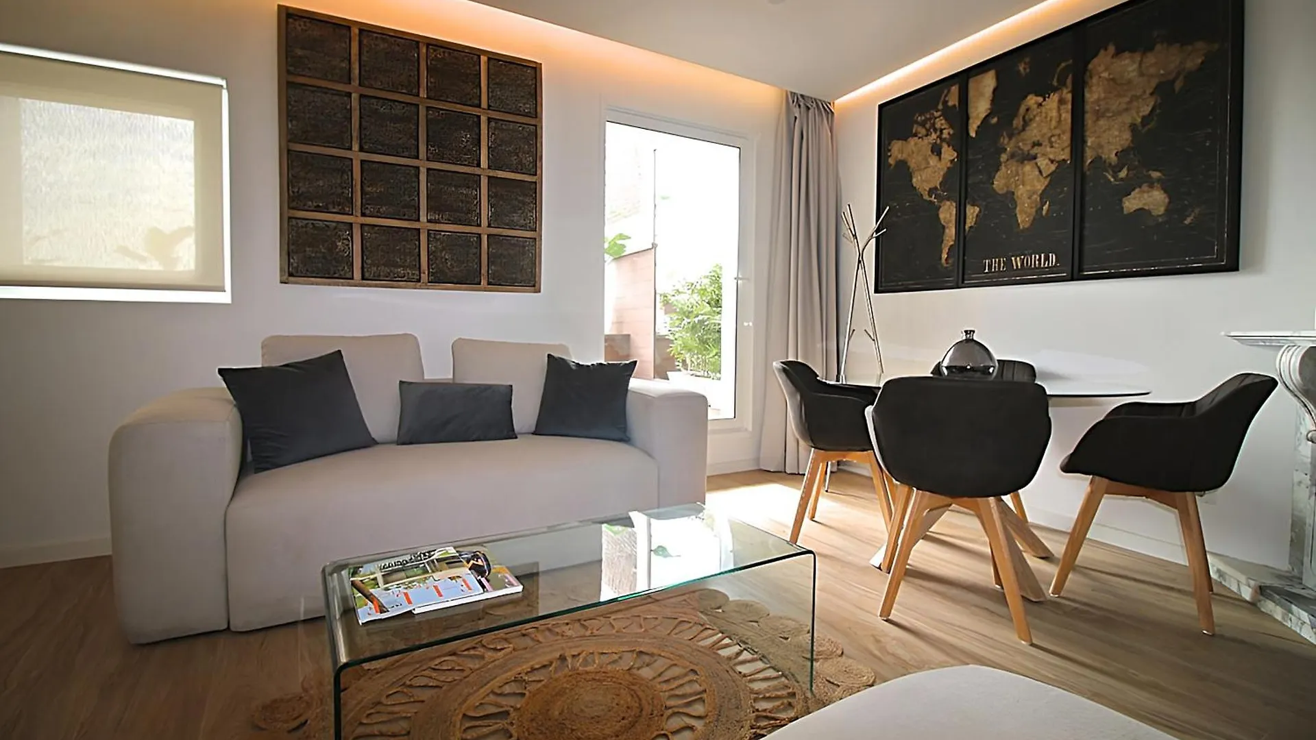 Our Penthouse With Jacuzzi Close To Paseo De Gracia Barcelona