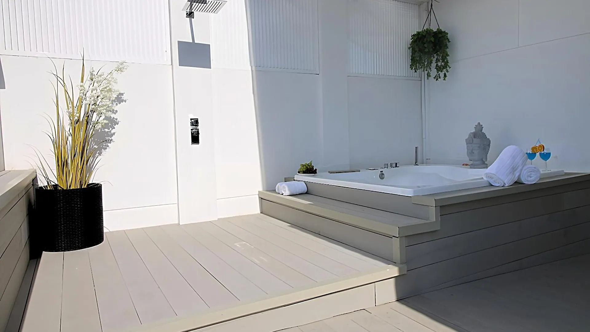 Apartment Our Penthouse With Jacuzzi Close To Paseo De Gracia Barcelona