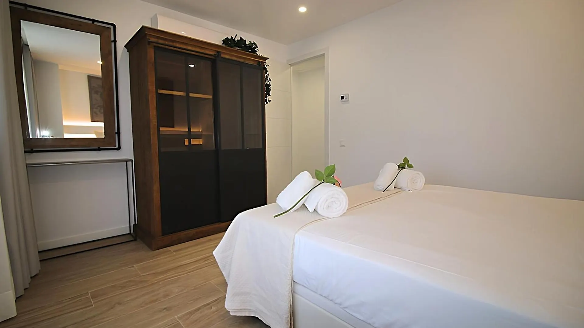 Apartament Our Penthouse With Jacuzzi Close To Paseo De Gracia Barcelona