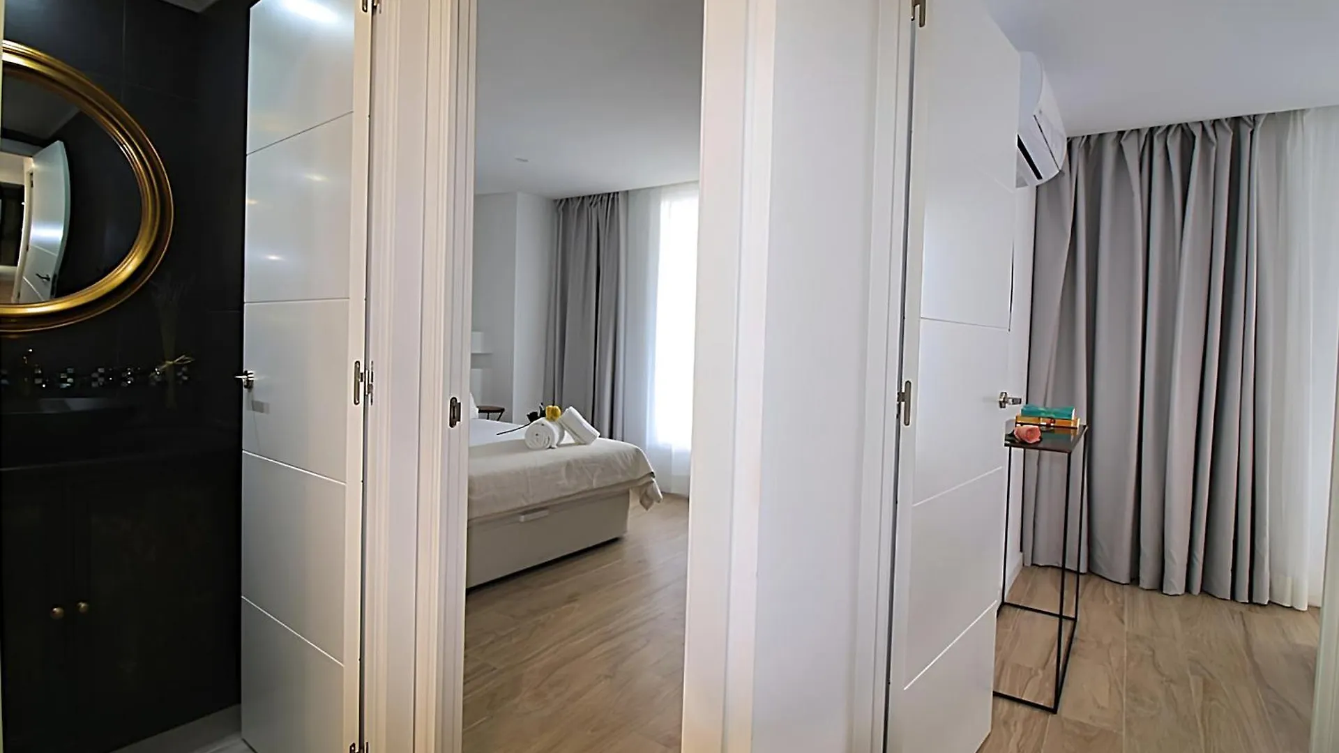 Our Penthouse With Jacuzzi Close To Paseo De Gracia Barcelona 0*,